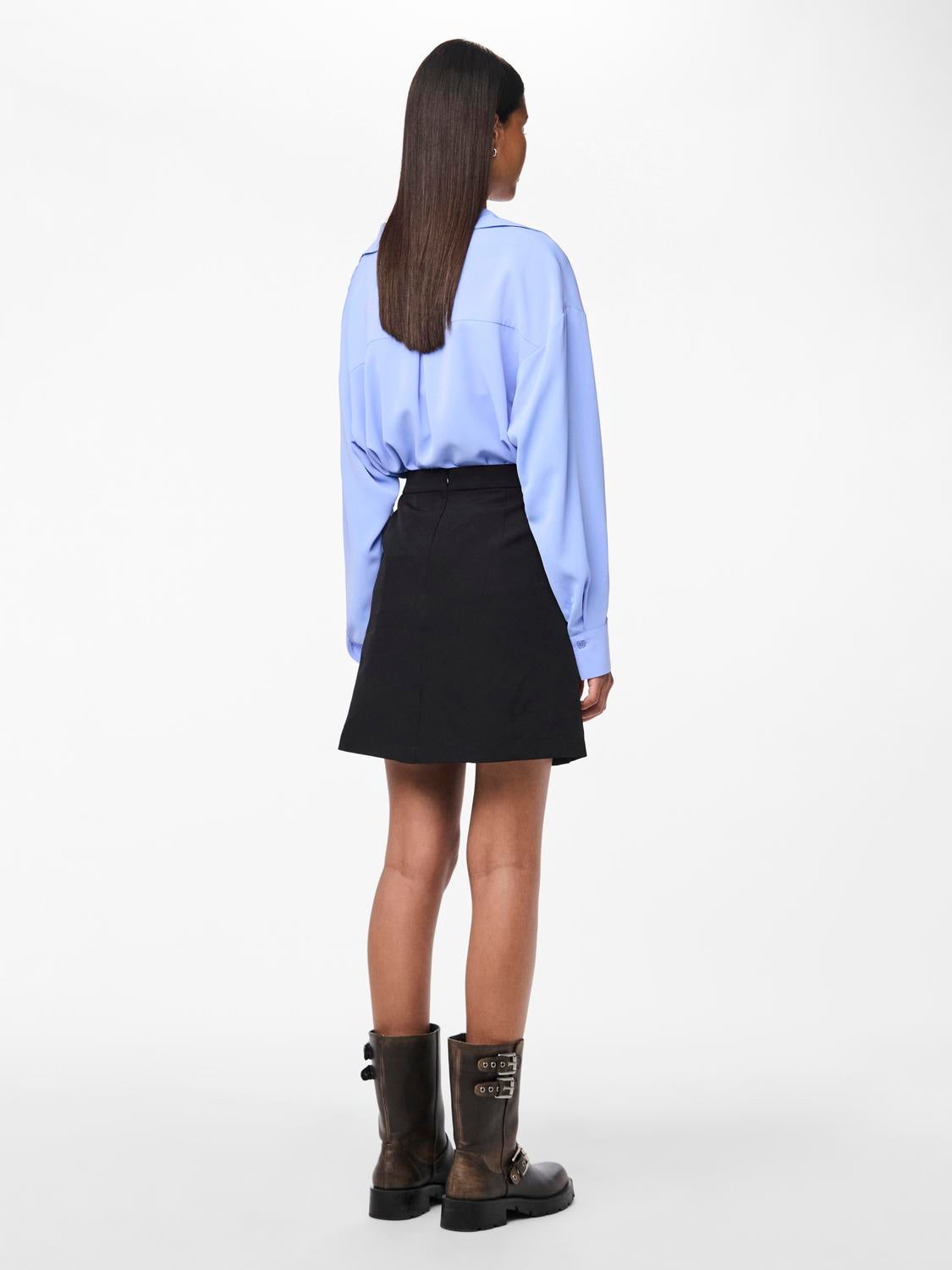 model_shot-back